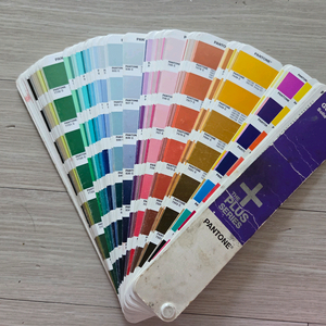 팬톤(PANTONE) 솔리드 코팅 컬러 가이드