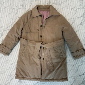 일로딜로 키즈 130 덕다운 양면 외투 팝니다.