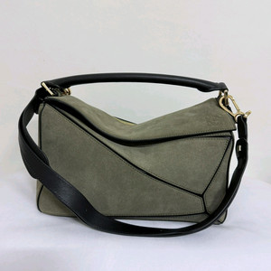 새상품 > 로에베 스웨이드퍼즐백