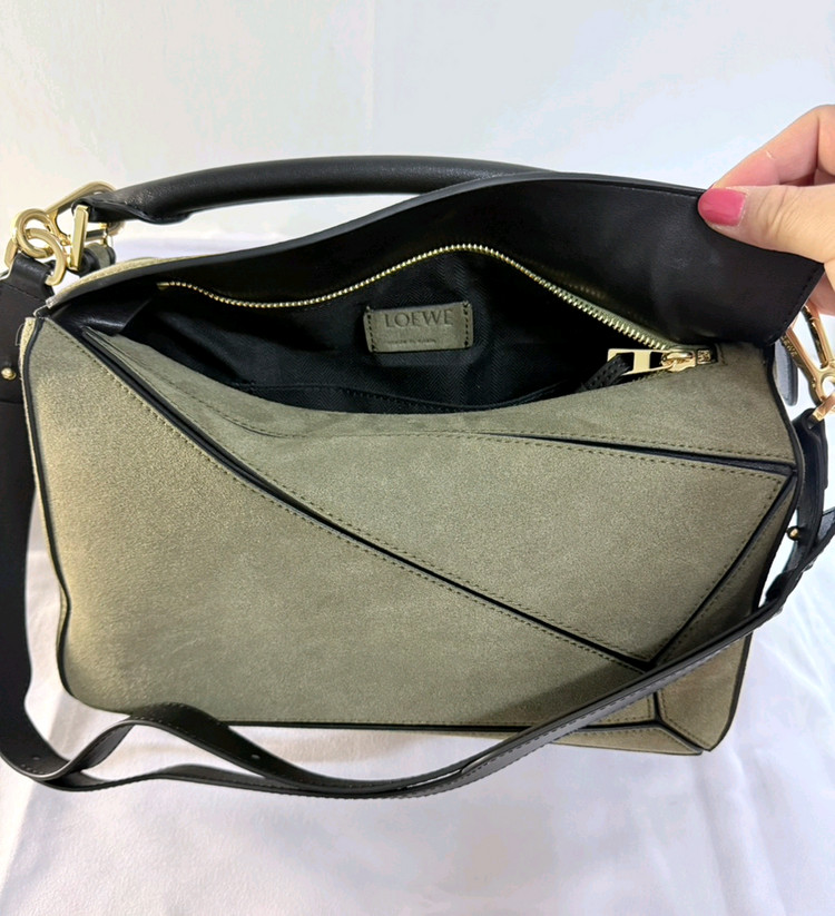 새상품 > 로에베 스웨이드퍼즐백--3