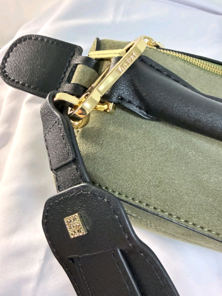 새상품 > 로에베 스웨이드퍼즐백--4