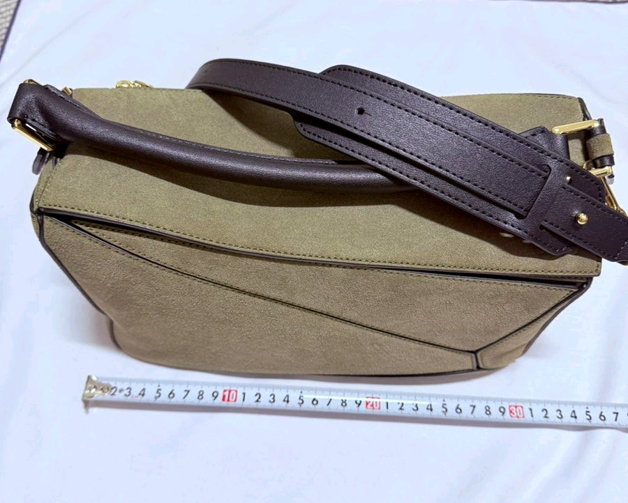 새상품 > 로에베 스웨이드퍼즐백--5