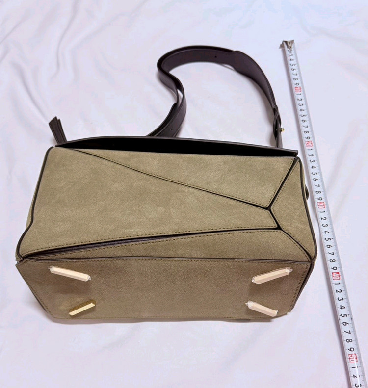 새상품 > 로에베 스웨이드퍼즐백--6