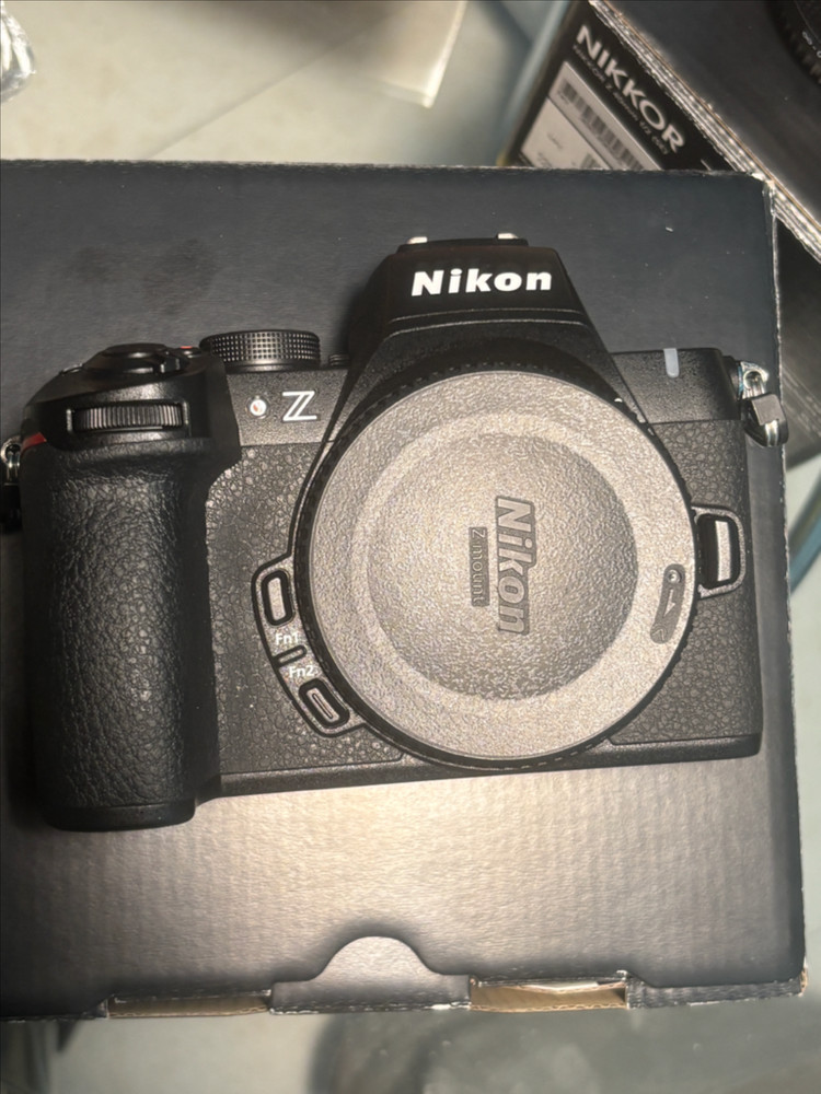 니콘 z50ii A급 + 배터리 두개 + 보조배터리 충전기--0