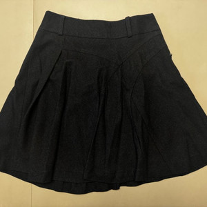 [반값택포] 플라스틱 아일랜드 플레어 스커트 팝니다.