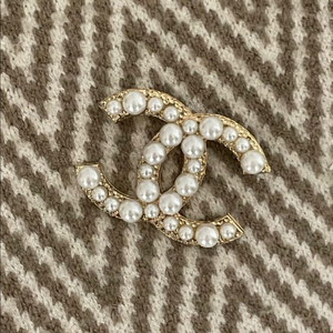 샤넬 진주 브로치