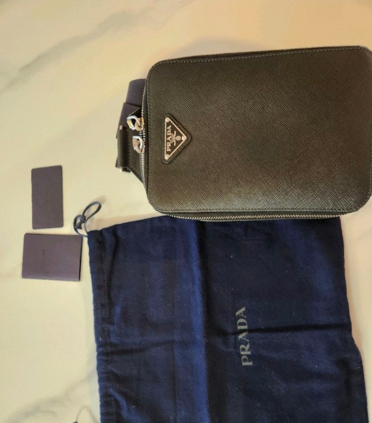 프라다 사피아노 레더 슬링백--1