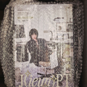 아이유 시즌그리팅 2026 이미지