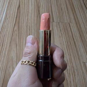 누드톤 립스틱