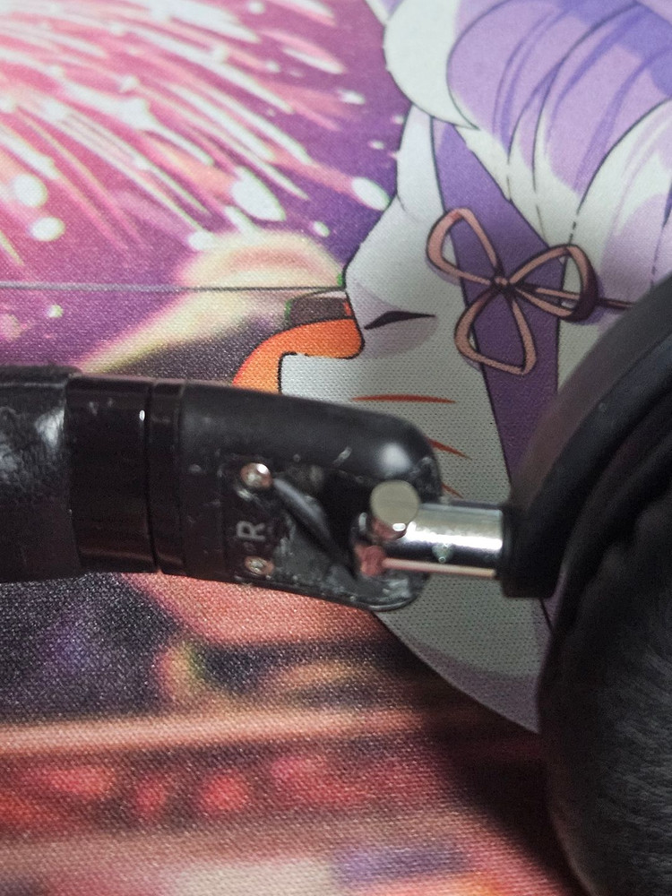 AKG N60NC 노이즈캐슬링 헤드폰 힌지 이미지