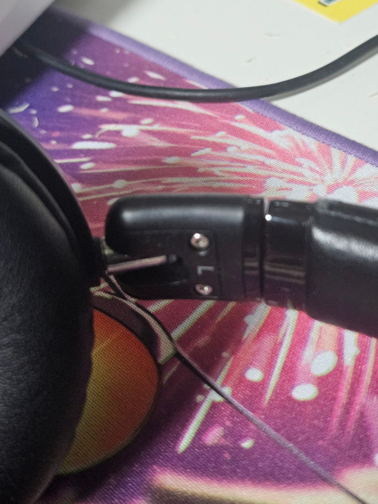 AKG N60NC 노이즈캐슬링 헤드폰 힌지 이미지