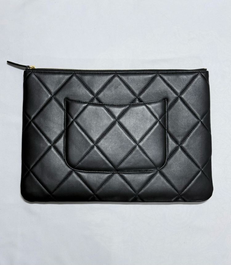 중고> 샤넬 램스킨 라지 파우치--1