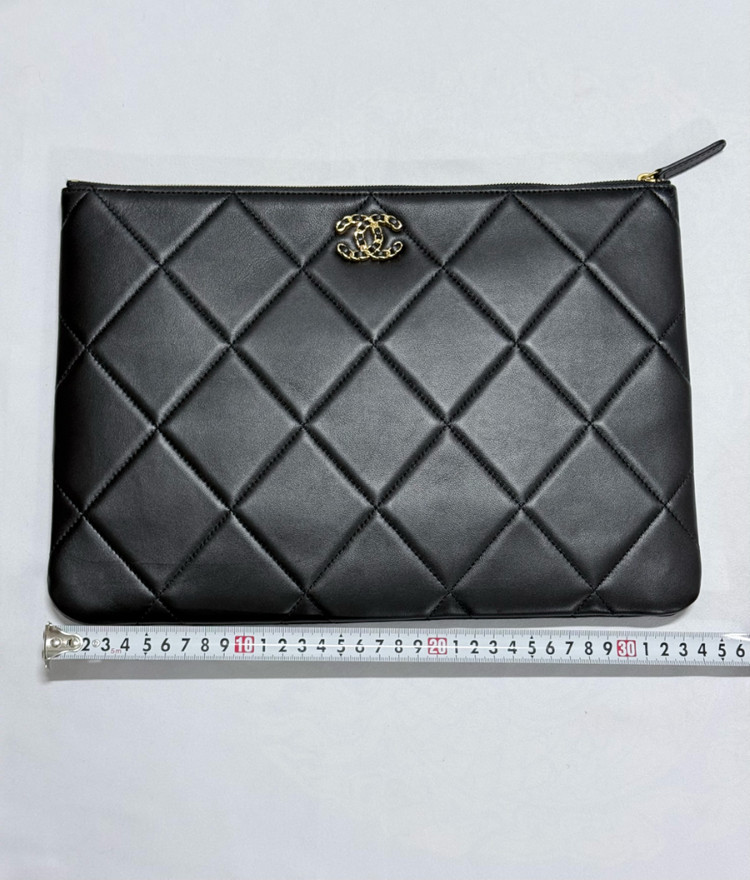 중고> 샤넬 램스킨 라지 파우치--2
