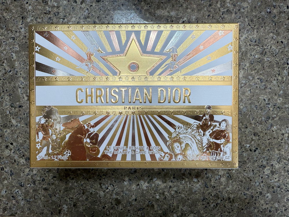 디올뷰티 홀리데이 파우치 판매해요.--2