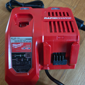 밀워키 급속 배터리 충전기