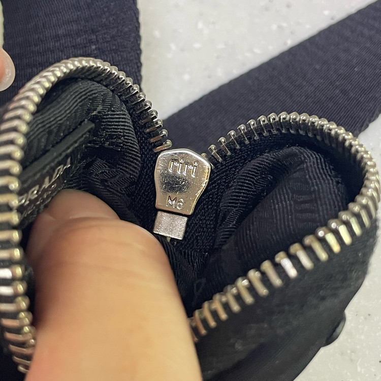 프라다 테수토 리에디션 2005 리나일론 1BH204--5