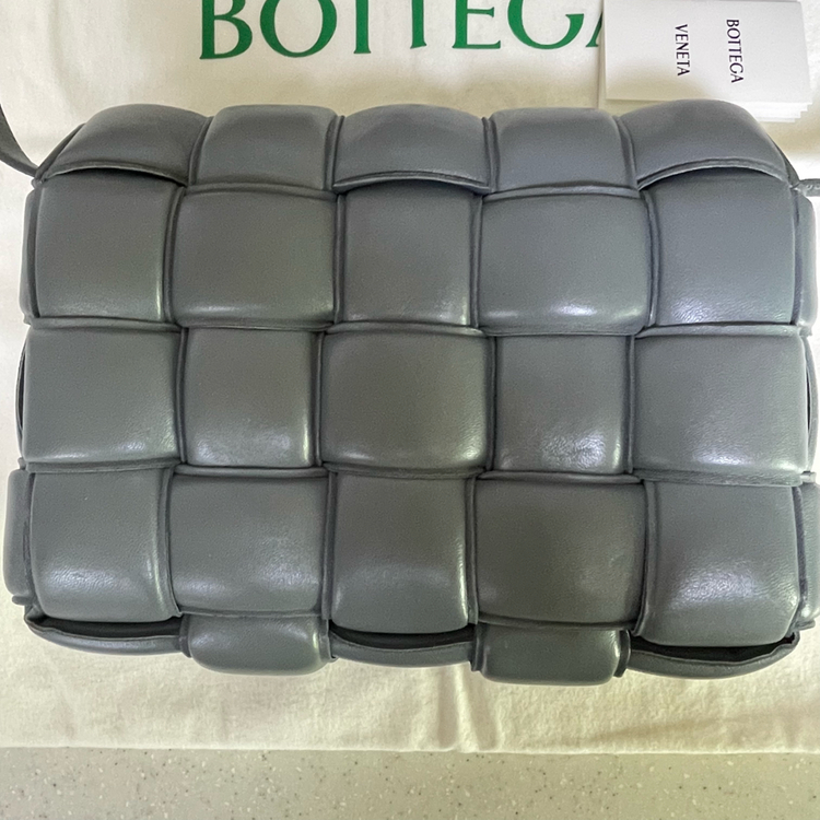 보테가베네타 패디드 카세트백(썬더)--2