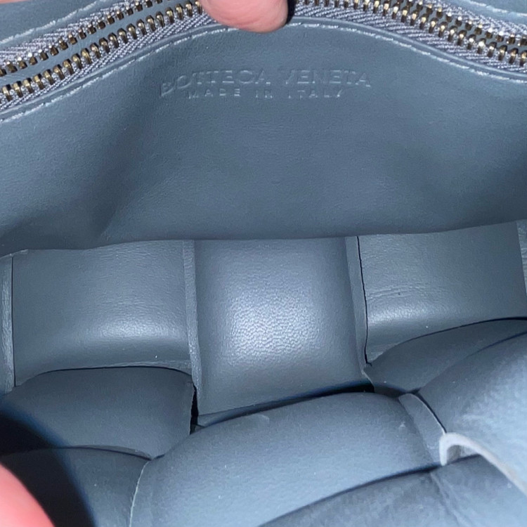 보테가베네타 패디드 카세트백(썬더)--3