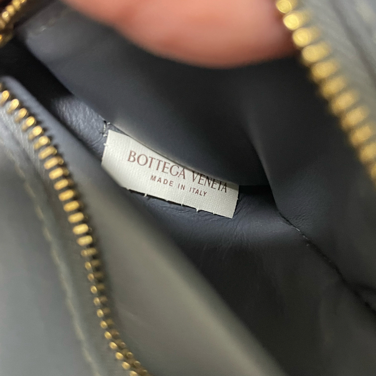 보테가베네타 패디드 카세트백(썬더)--4