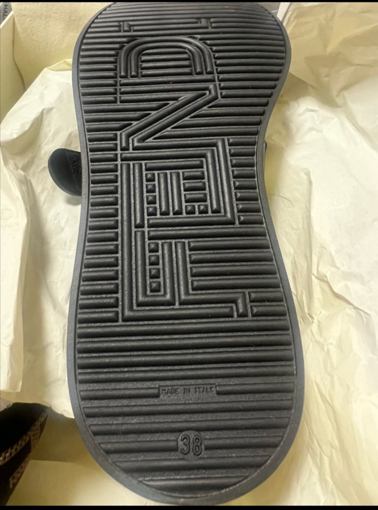 펜디 키즈 스니커즈 38사이즈--2