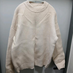 라이트베이지 오버핏 헤비 니트