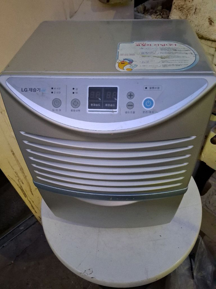 LG 제습기 24리터 결로방지예방 물잘빨립니다 빨래잘말립니다 1등급재품--5