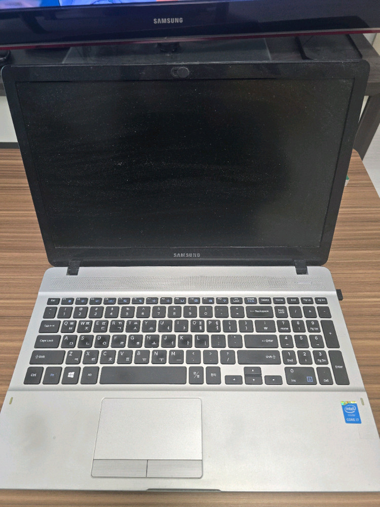 삼성 노트북 15인치 i7 8GB 238GB SSD--5