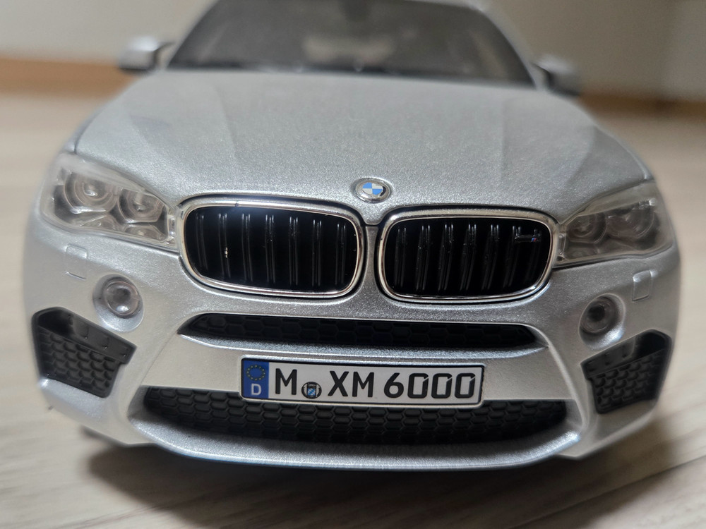 1:18 노레브 x6m 다이캐스트--3