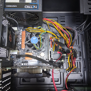 미들케이스i3 8100/램4/그래픽gts450/ssd240 23인치 모니터포함14만원