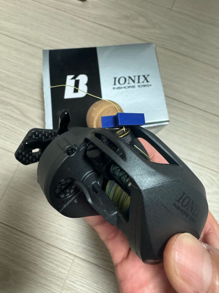 날립니다 바낙스 아이오닉스인쇼어 플러스 109G 우핸 문어 이미지