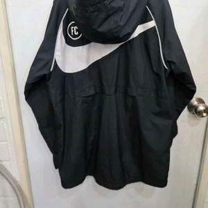 나이키아는락 경량 바람막이. L