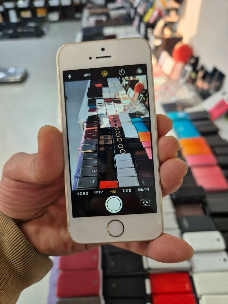 아이폰 SE 1세대 골드 A급 아이폰 5 싸게드려요--1