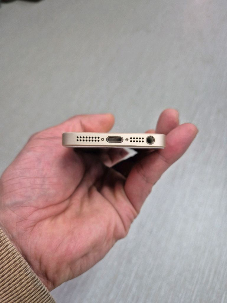 아이폰 SE 1세대 골드 A급 아이폰 5 싸게드려요--6