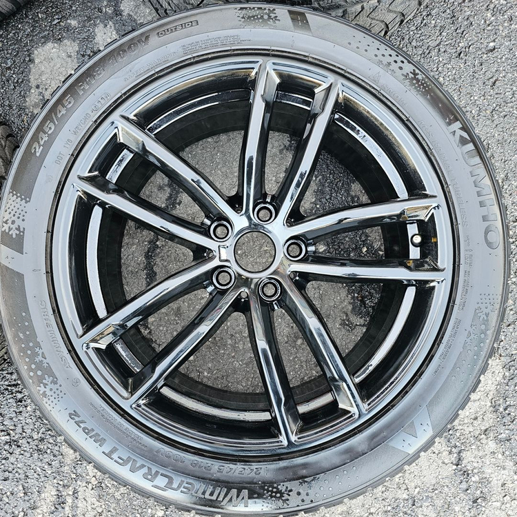 #BMW G30 662m 18인치 블랙유광 휠 윈터타이어세트 팝니다.--2