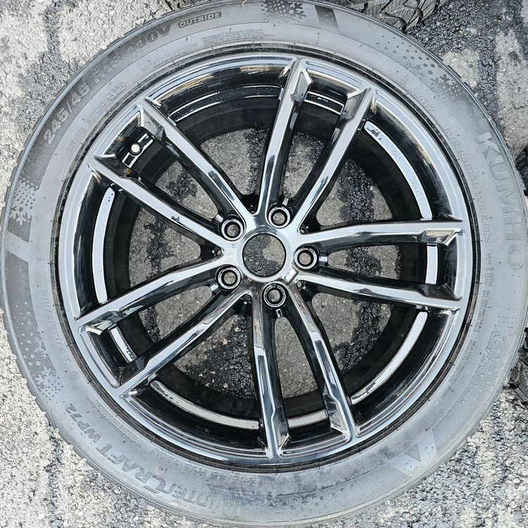 #BMW G30 662m 18인치 블랙유광 휠 윈터타이어세트 팝니다.--3