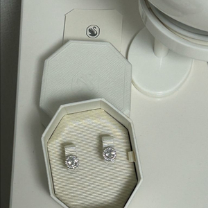 스와로브스키 귀걸이 미착용 새 제품 2개