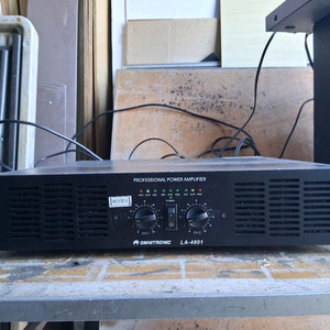 옴니트로닉 중고 파워앰프 1680W 팝니다.