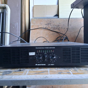 옴니트로닉 중고 파워앰프 1680W 팝니다.