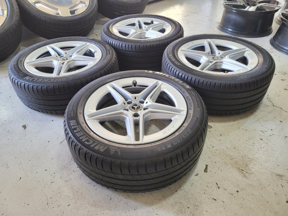 벤츠GLC AMG 별휠 19인치 순정휠타이어 한대분 판매 이미지