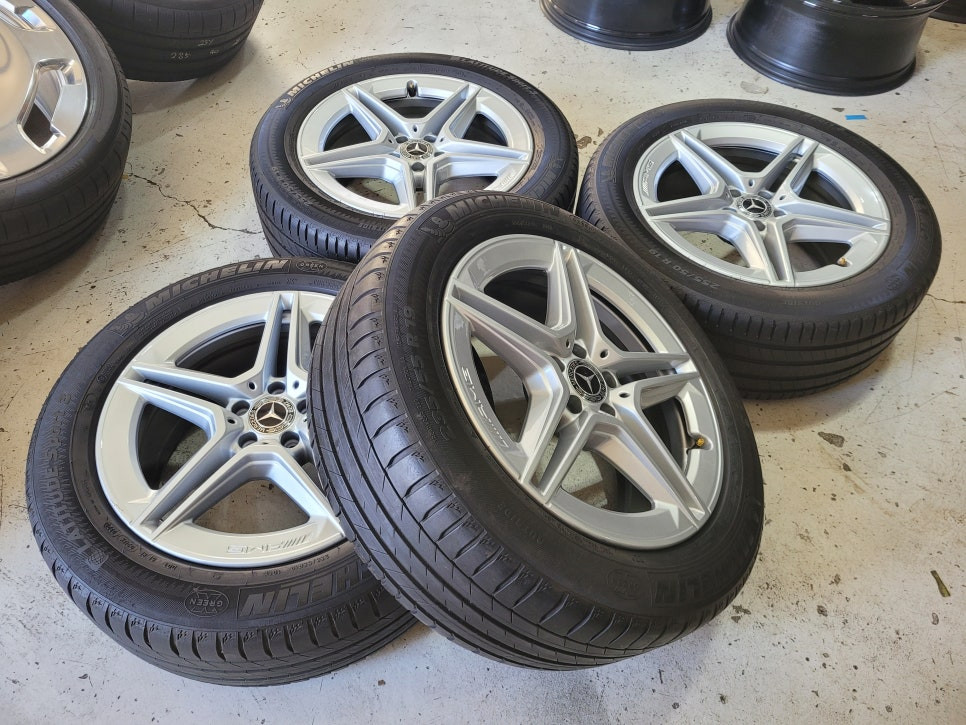 벤츠GLC AMG 별휠 19인치 순정휠타이어 한대분 판매 이미지
