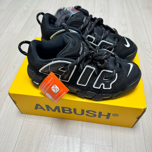 나이키 x 앰부쉬 에어 모어 업템포 로우 블랙 앤 화이트 판매 FB1299-001 이미지