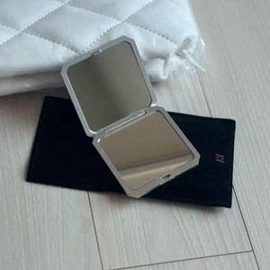 헤라 화이트 까멜리아 파우치와 양면거울 세트 새상품