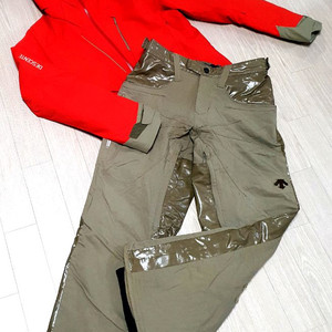 데상트 데모 스키복