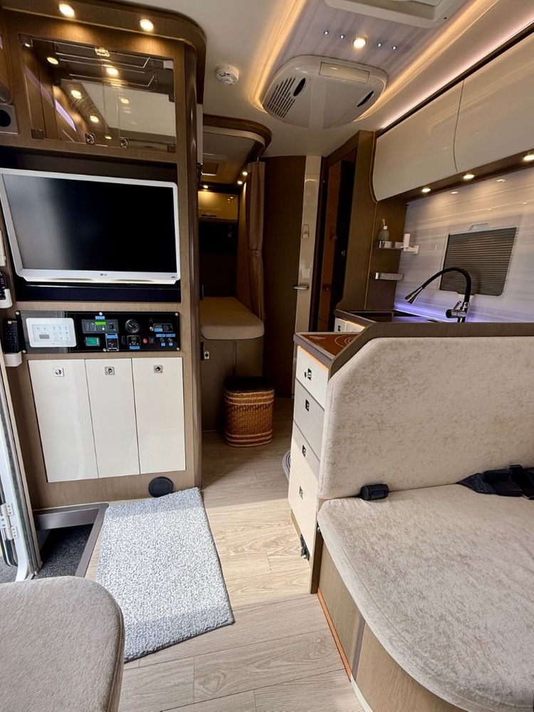 벤츠 스프린트 캠핑카 더에이스720--6