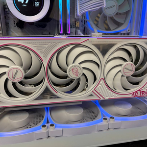 컬러풀 RTX 5080 Ultra OC 화이트 그래픽카드 판매합니다.