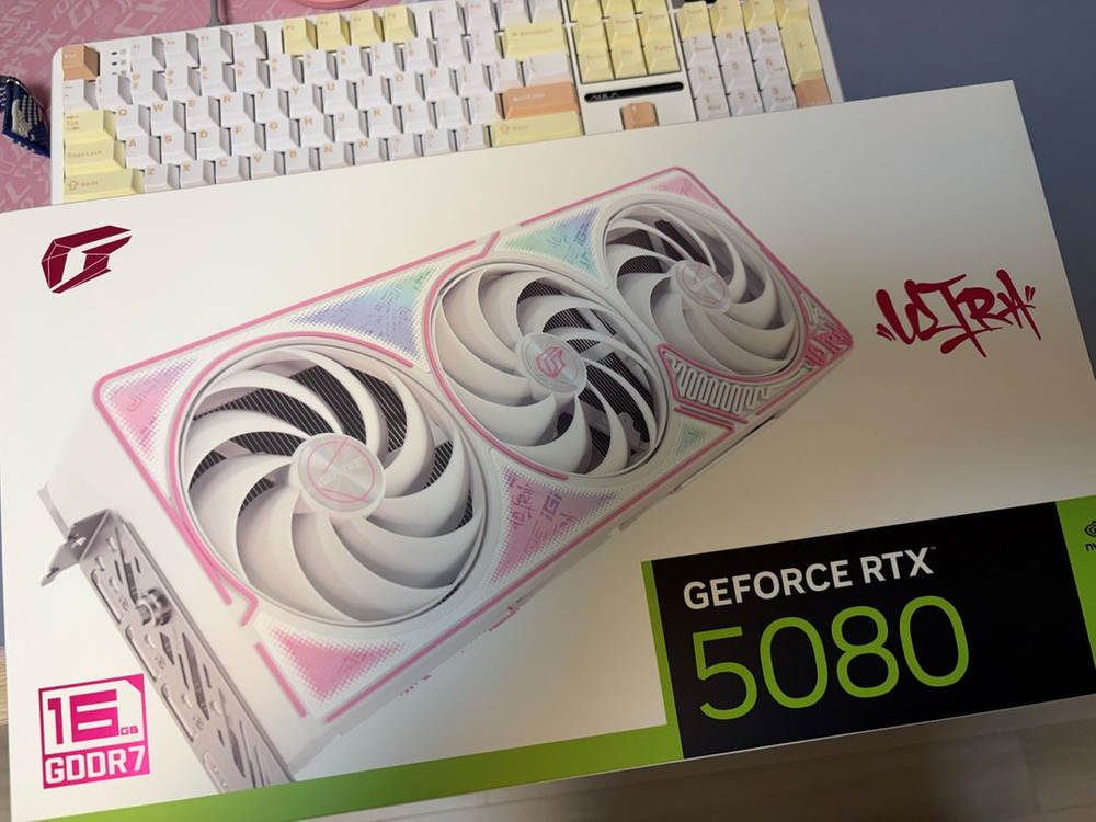 컬러풀 RTX 5080 Ultra OC 화이트 그래픽카드 판매합니다. 이미지