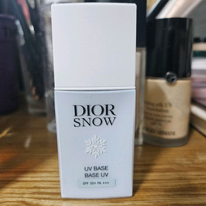 디올 스노우 유브이 베이스 블루