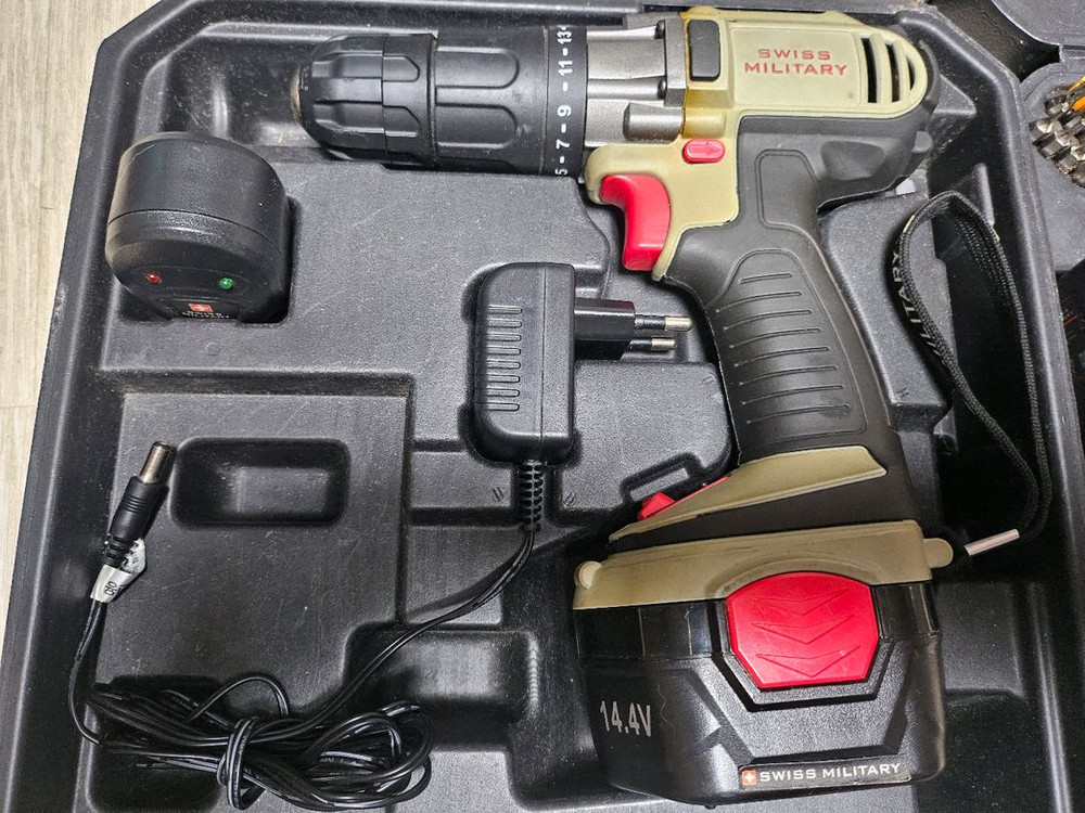 스위스 밀리터리 드릴 드라이버 세트입니다--1