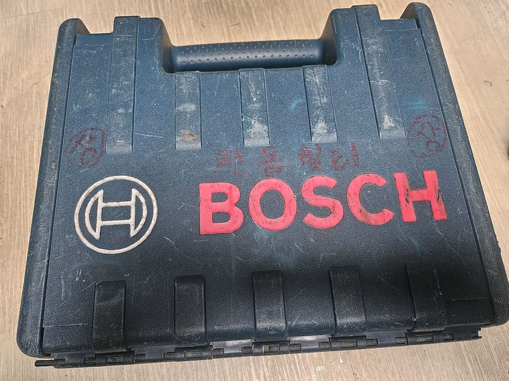 보쉬 14.4볼트 충전 스크류 드릴 리튬이온 세트--1