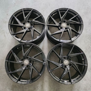 스트라쎄 18인치 블랙휠 중고휠 판매 / 제네시스G70 스팅어 이미지